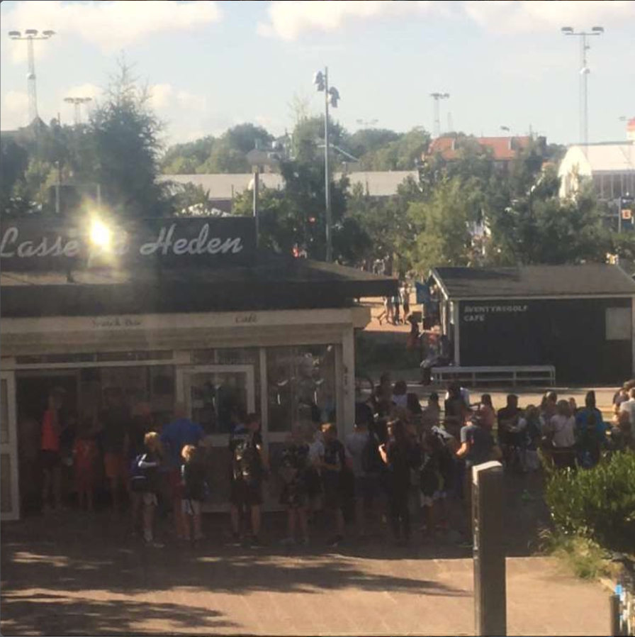 Kö utanför Lasse på Heden